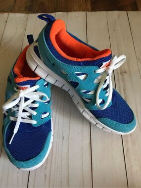 Nike kids blue orange running Basketball gym shoes Boys size 5Y youth wore once